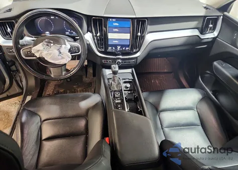 2018 Volvo Xc60 T6 Momentum z USA, uszkodzony, nr VIN YV4A22RK4J1005788